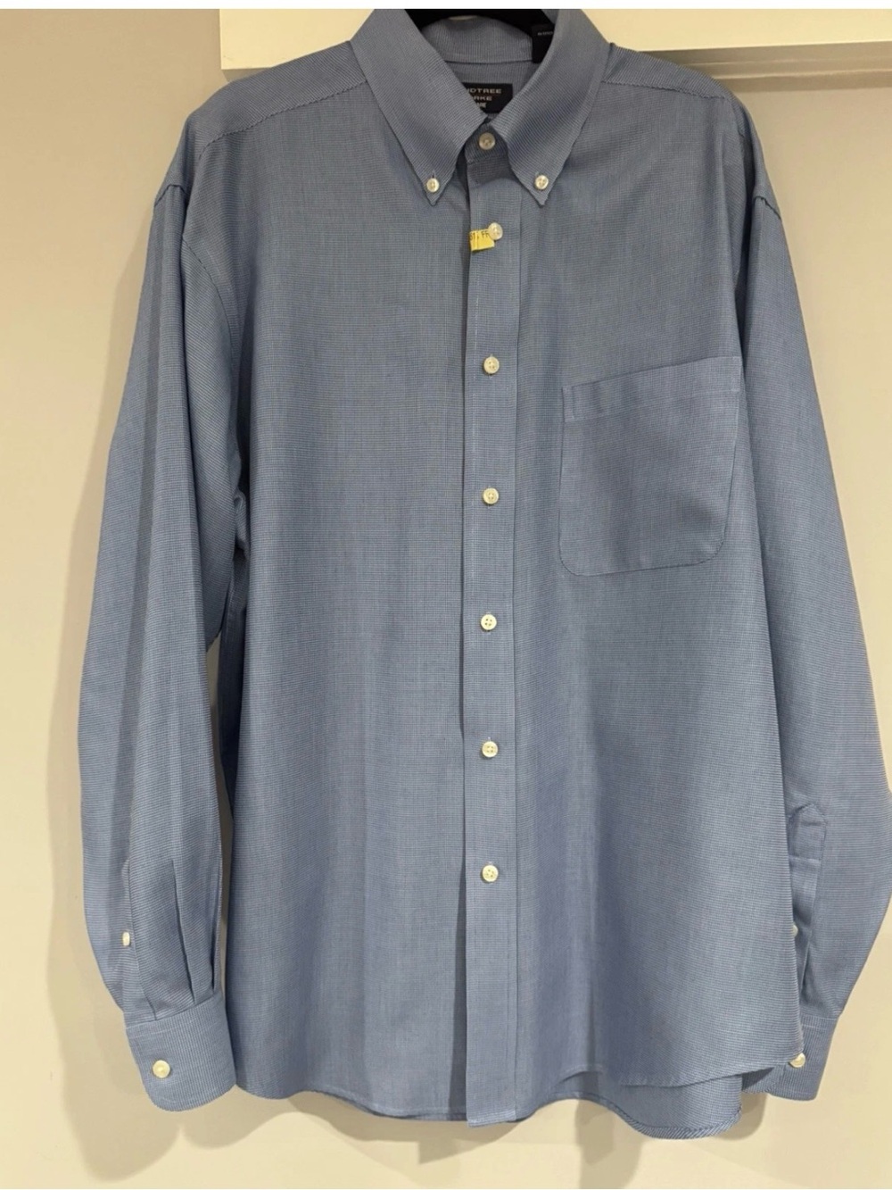 Roundtree & Yorke Men's Sky Blue Button-Down Dress Shirt